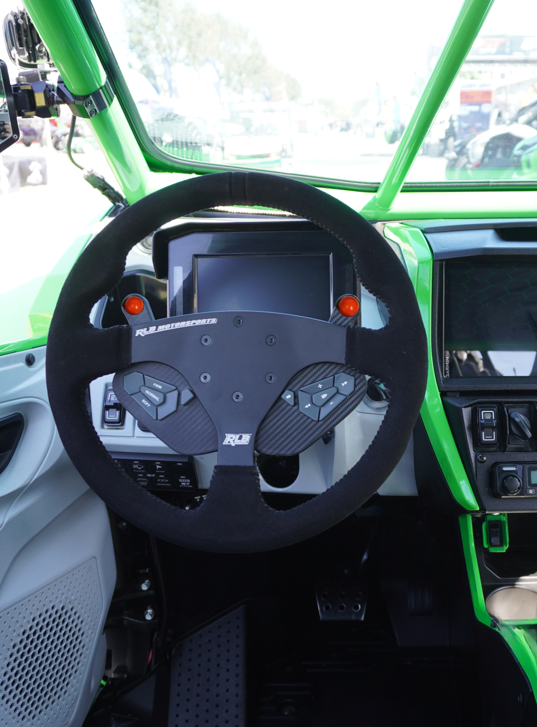 kawasaki H adapt IQ steering button m ount installed on dash with RLB steering wheel and hub